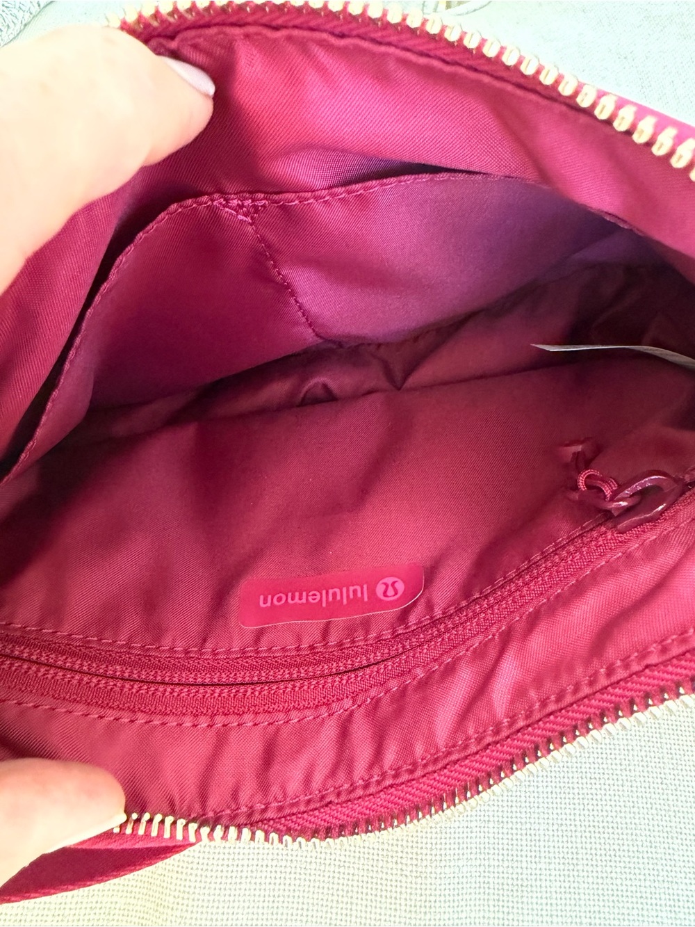 Lululemon city essentials, small shoulder bag. - Picture 3 of 7